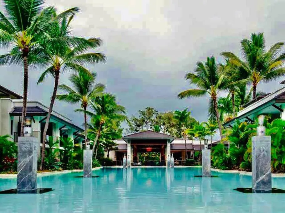 Aqua Beachfront Villa Port Douglas