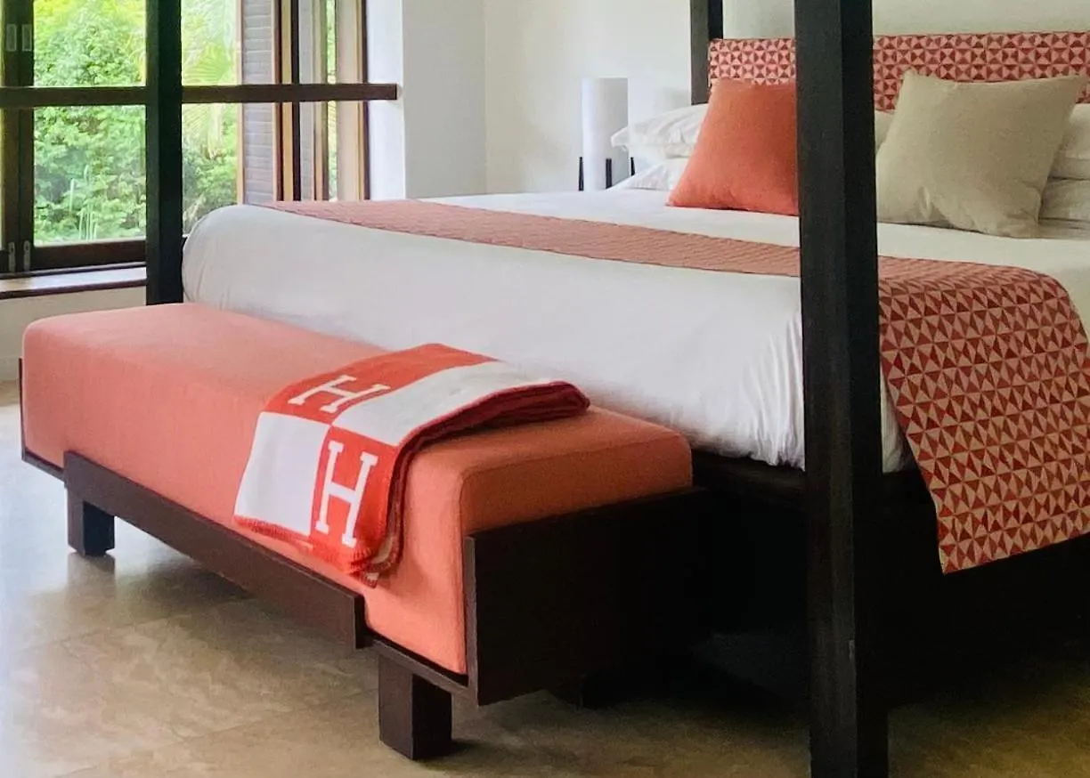 Aqua Beachfront Villa Port Douglas