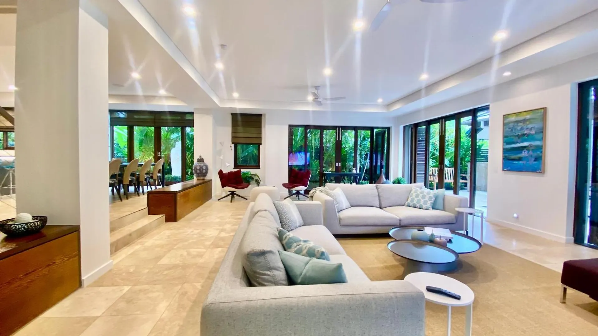 Aqua Beachfront Villa Port Douglas 0*,  Australia