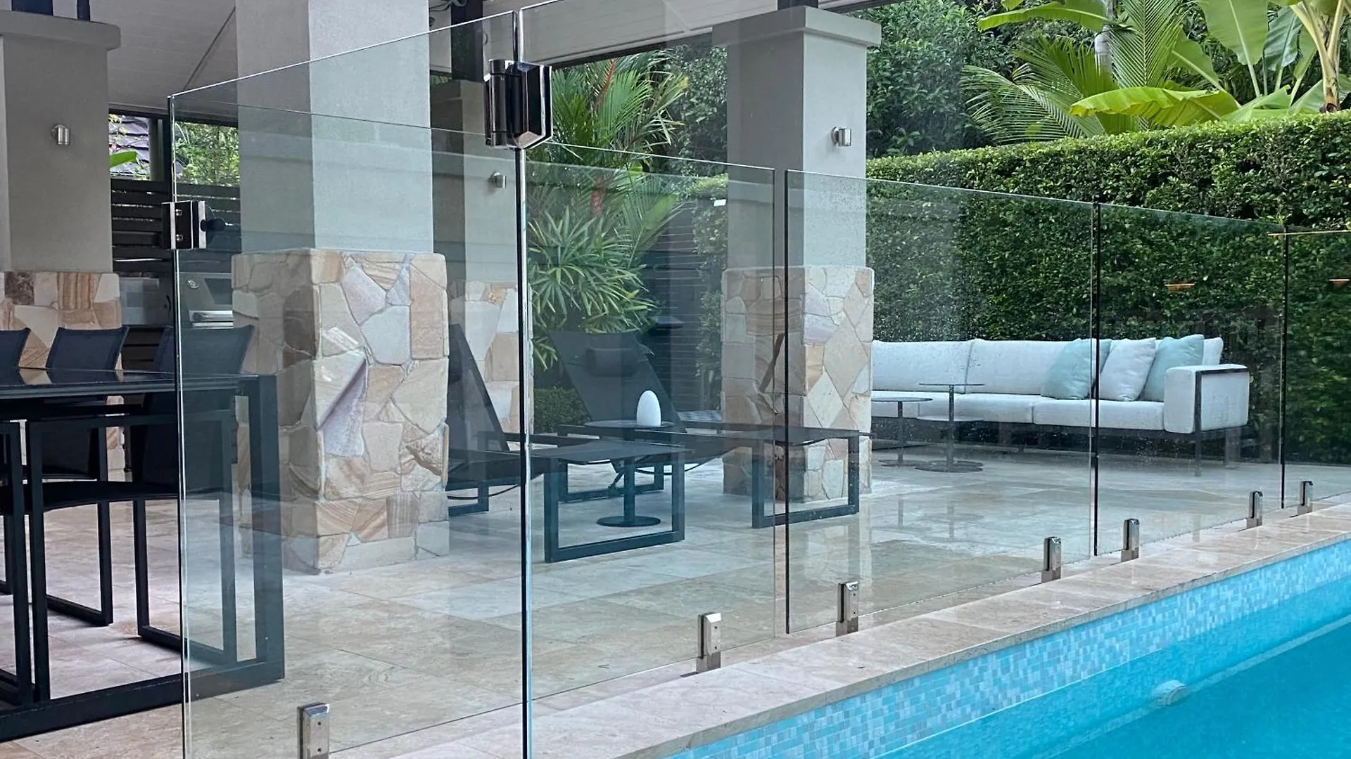 Aqua Beachfront Villa Port Douglas 0*,